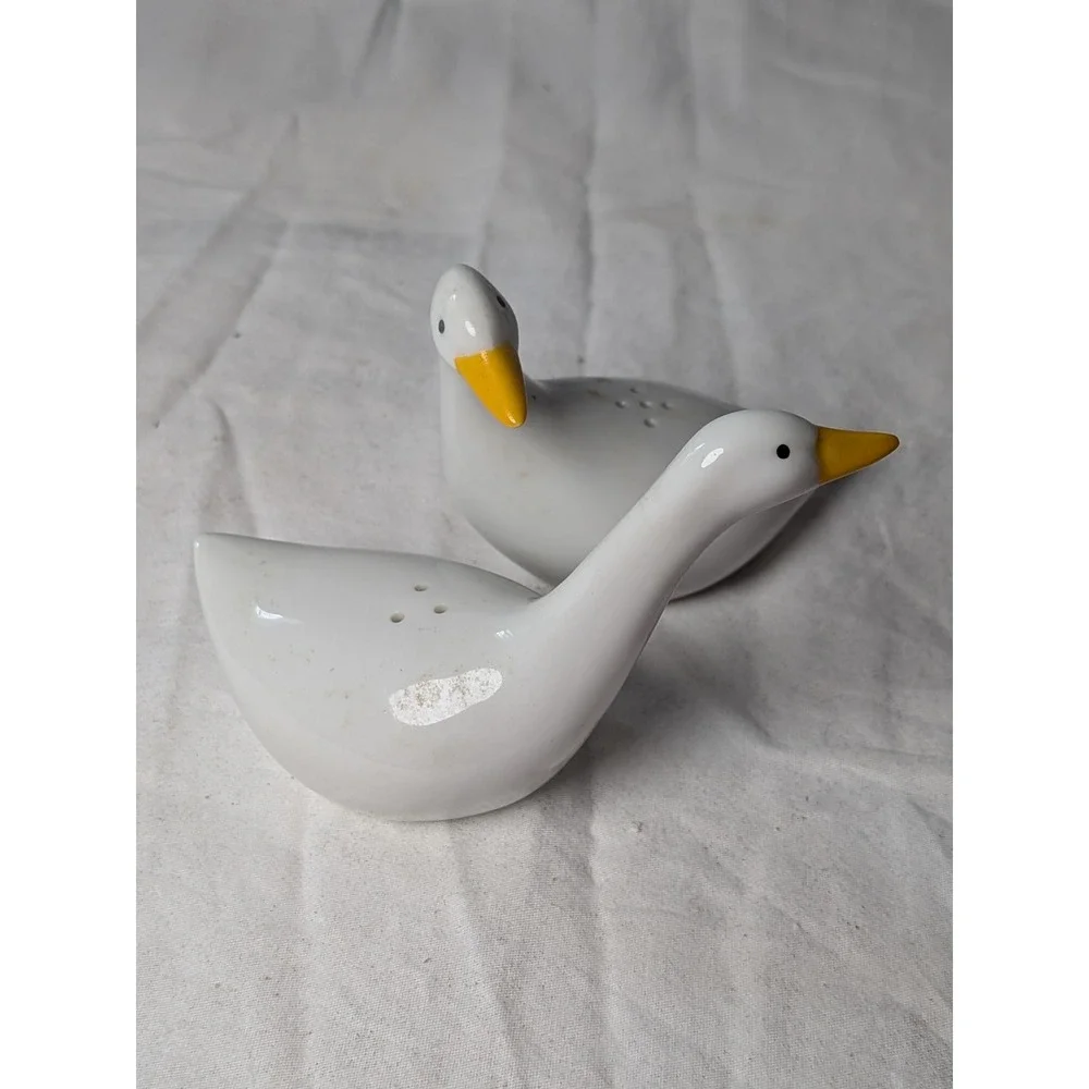 Vintage Avon White Goose Duck Ceramic Salt and Pepper Shaker Set Farmhouse Decor